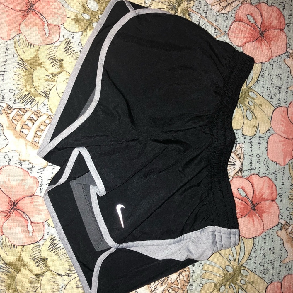 NIKE DRI-FIT WOMEN RUNNING SHORTS